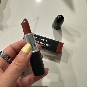 MAC matte lipstick in Whirl